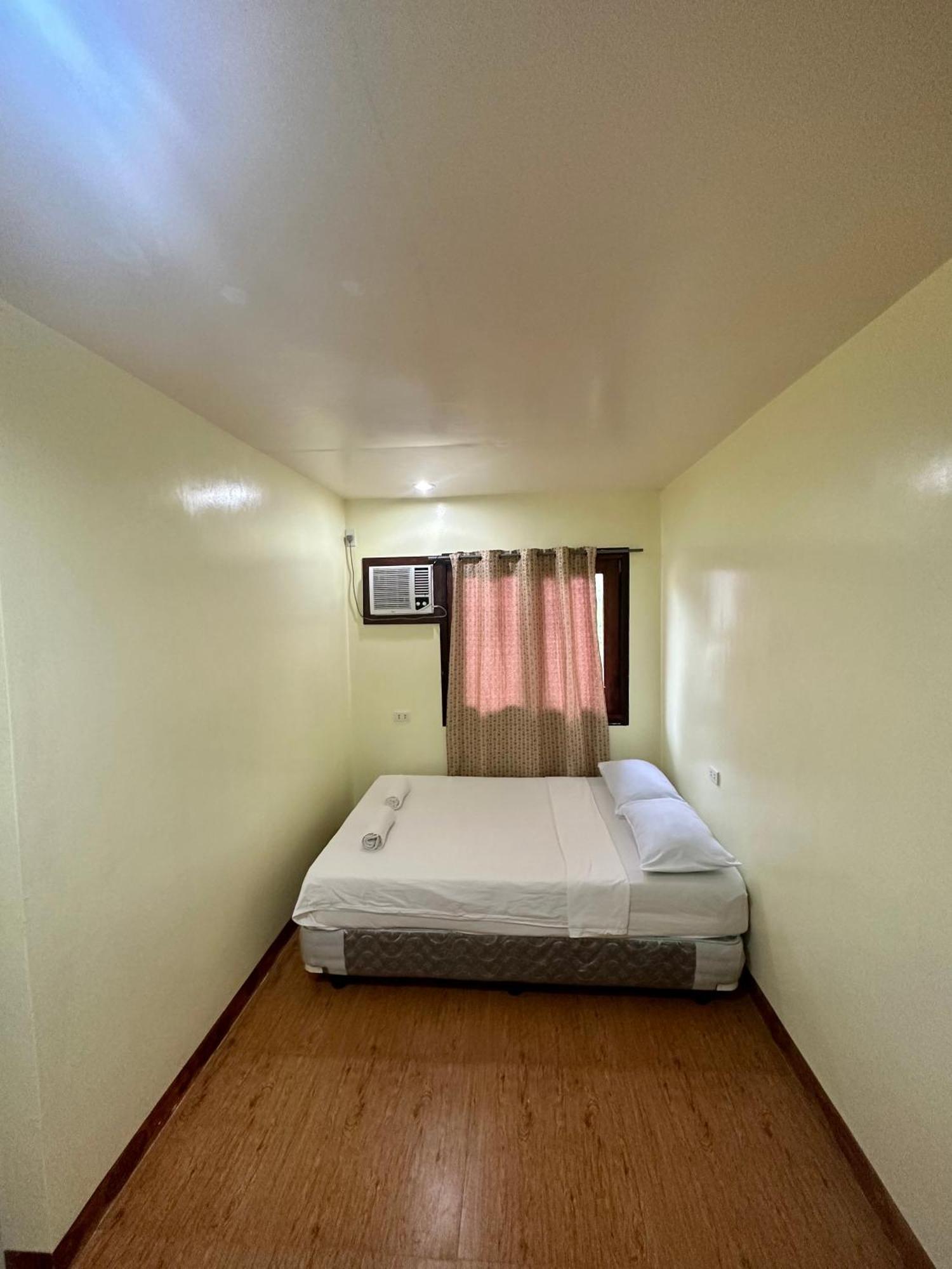 Edgar'S Guest House Moalboal Ngoại thất bức ảnh