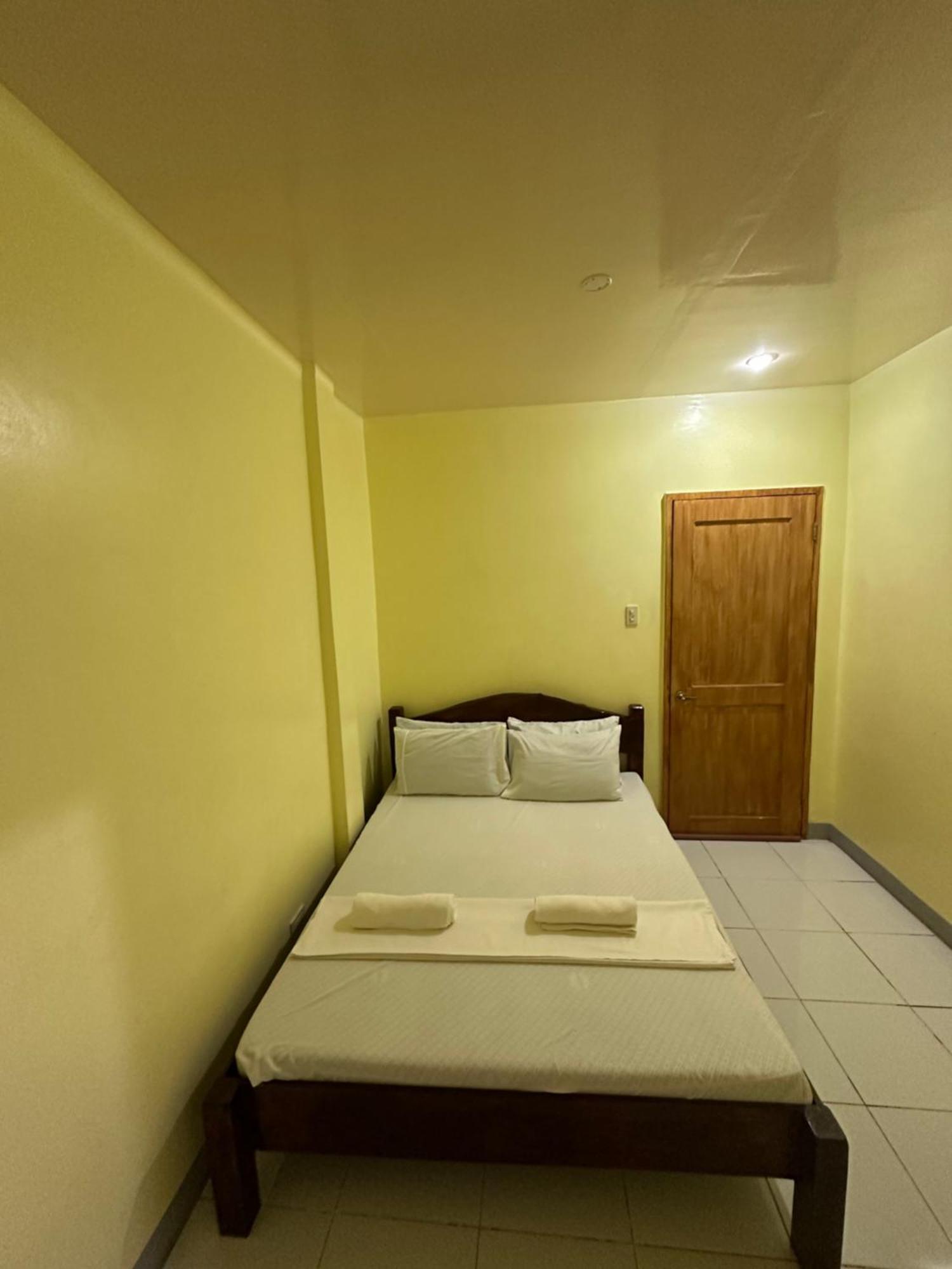 Edgar'S Guest House Moalboal Ngoại thất bức ảnh